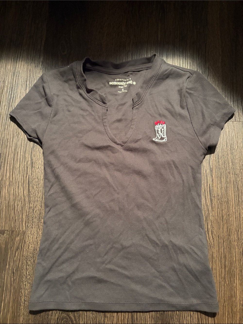 Aeropostale Women's Short Sleeve V-Notch Tee in Charcoal with Embroidered Boot